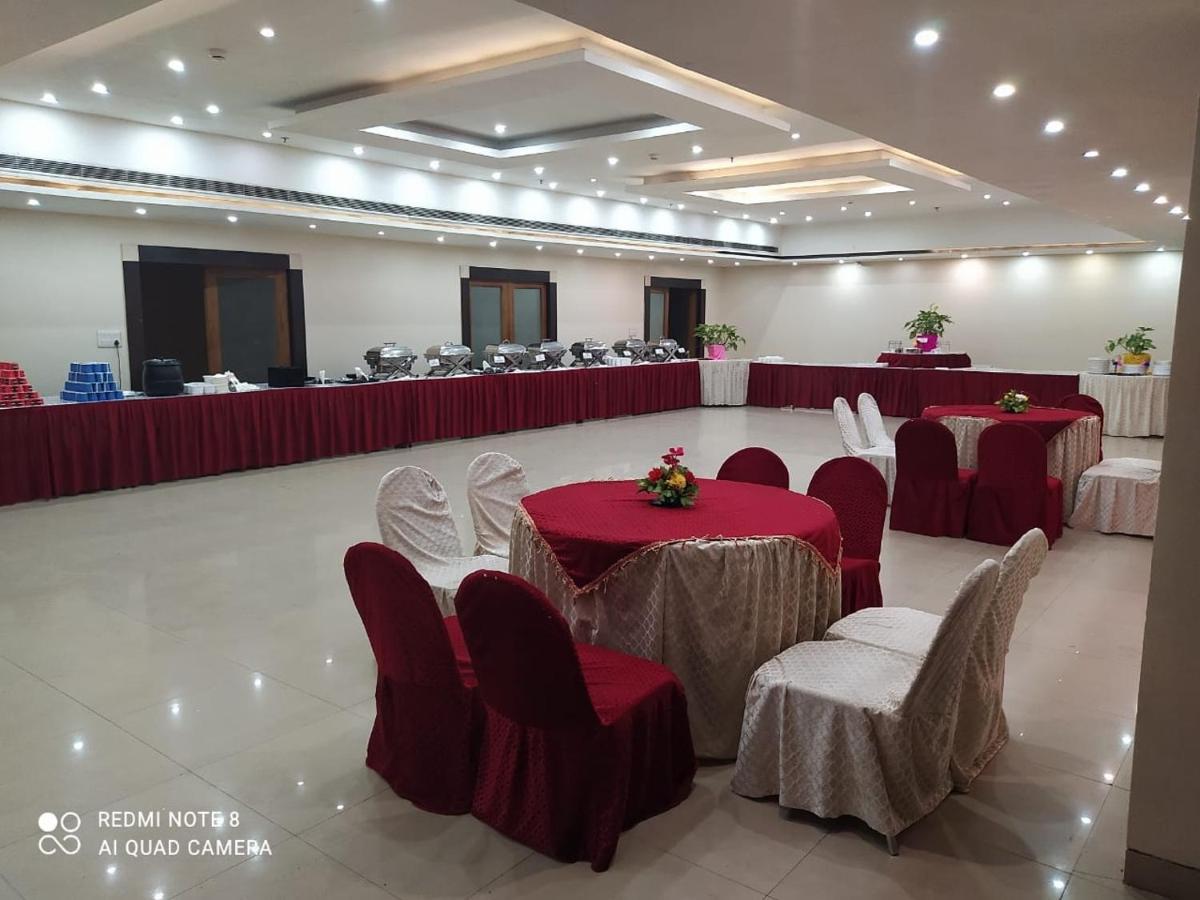 Shelter Hotel Lucknow Esterno foto
