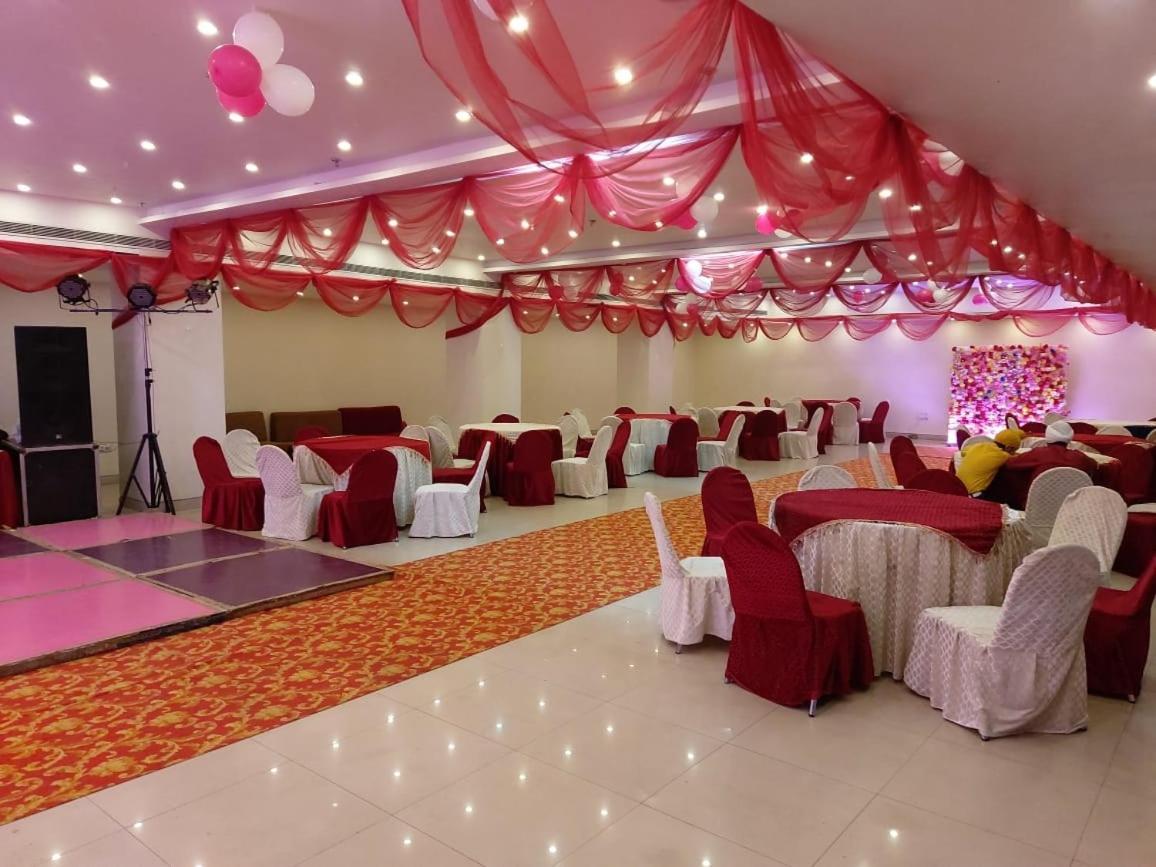 Shelter Hotel Lucknow Esterno foto