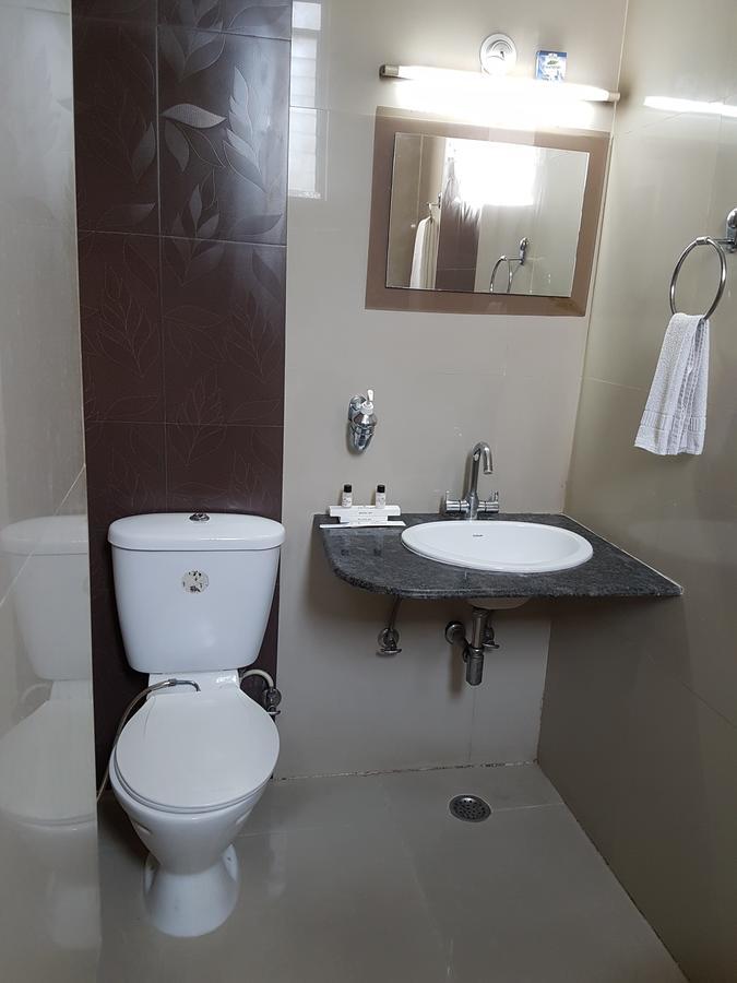 Shelter Hotel Lucknow Esterno foto