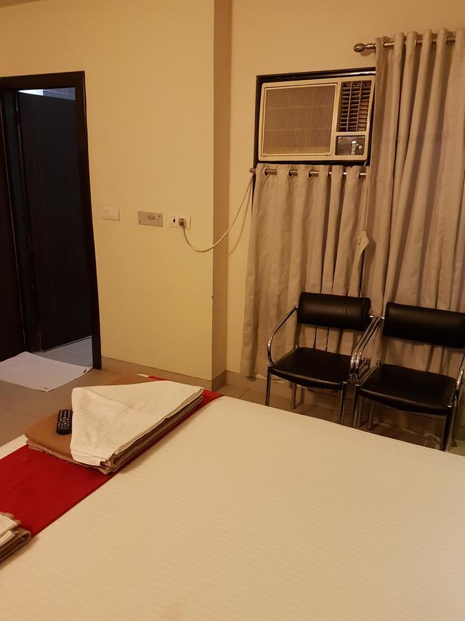 Shelter Hotel Lucknow Esterno foto